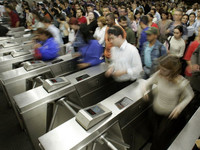 想知道地鐵有多擠？拿起手機就可以查了