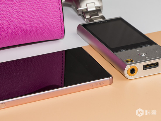 索尼Z5尊享版櫻花粉圖賞：看完請拿5499元來充值