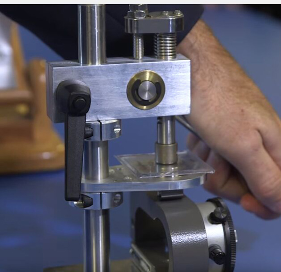 康寧第五代大猩猩玻璃實(shí)測(cè)：不怕摔 摔不怕！