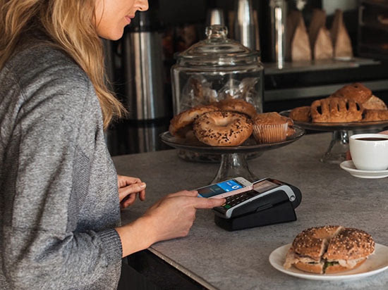 視頻:披著羊皮的狼 蘋果iPhone SE正式發(fā)布