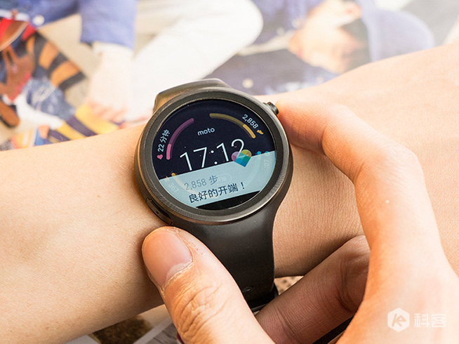 Moto 360 Sport體驗：顏值功能都不錯，但只是備胎之選