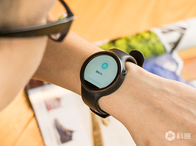 Moto 360 Sport體驗：顏值功能都不錯，但只是備胎之選