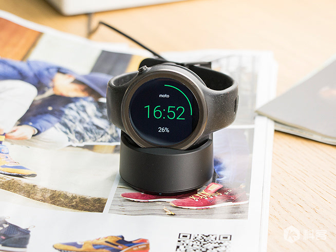 Moto 360 Sport體驗：顏值功能都不錯，但只是備胎之選