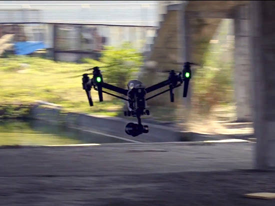 視頻：大疆Inspire 1對(duì)陣捷豹XJ 看誰跑得快