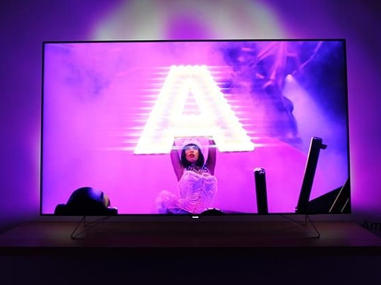 這款飛利浦Ambilux電視，能讓你的墻壁變屏幕