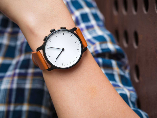 科技遇上復(fù)古 “輕智能”傳統(tǒng)手表盤點(diǎn)