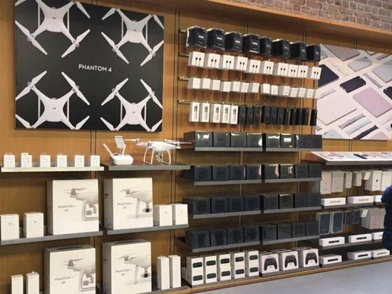 大疆Phantom 4進(jìn)駐蘋果店，且坐立最顯眼位置