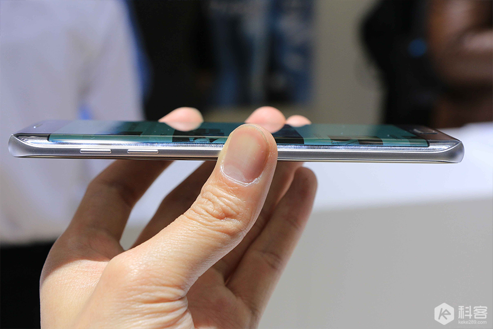 主推Galaxy S7 edge？三星或許早就該這樣做