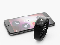 不會(huì)彈奏沒關(guān)系，這款智能穿戴照樣能讓你過把吉他癮