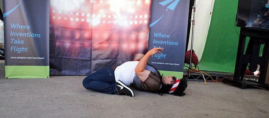 不會彈奏沒關(guān)系，這款智能穿戴照樣能讓你過把吉他癮