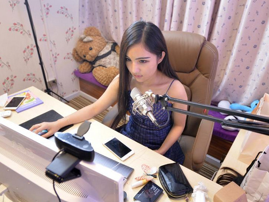 想當(dāng)網(wǎng)絡(luò)主播？得滿18歲和實(shí)名認(rèn)證