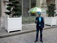 能預(yù)報(bào)天氣和拍照！怪不得這傘要500元