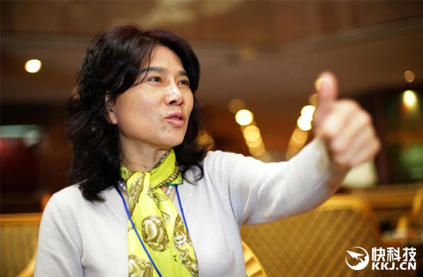 沒開玩笑？董明珠夸自家手機做得很好 正研發(fā)芯片！