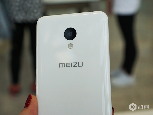 “青年良品”魅藍(lán)3上手：塑料還能造出好手感？