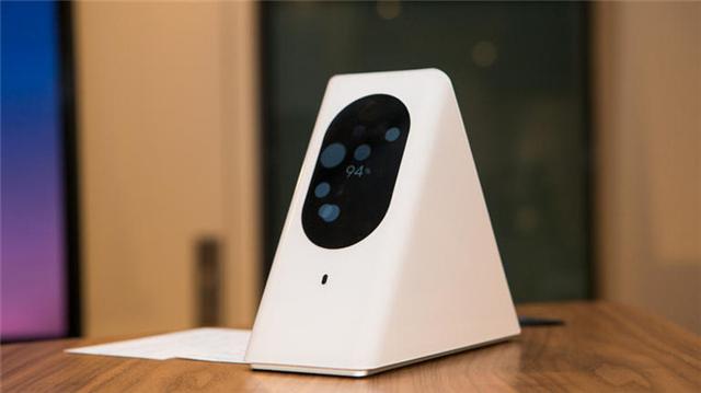 萬萬沒想到，這個三文治造型的東西竟是路由器