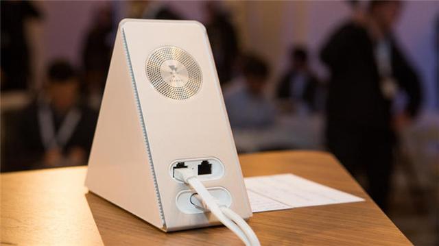 萬萬沒想到，這個三文治造型的東西竟是路由器