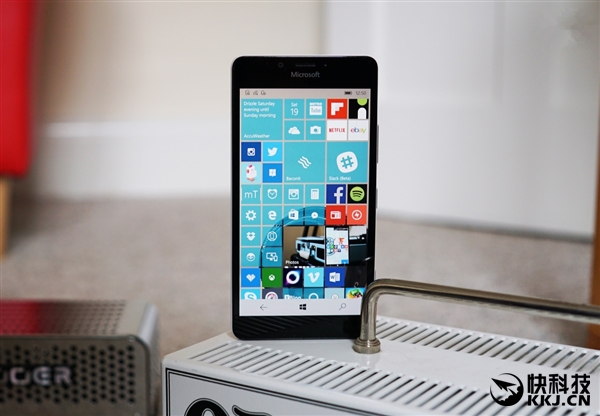 Windows手機沒人買，微軟財報收入狂跌