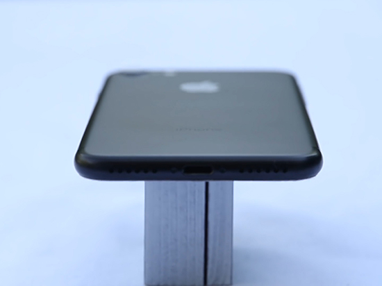 有了這招 擁有亮黑色iPhone 7不是夢