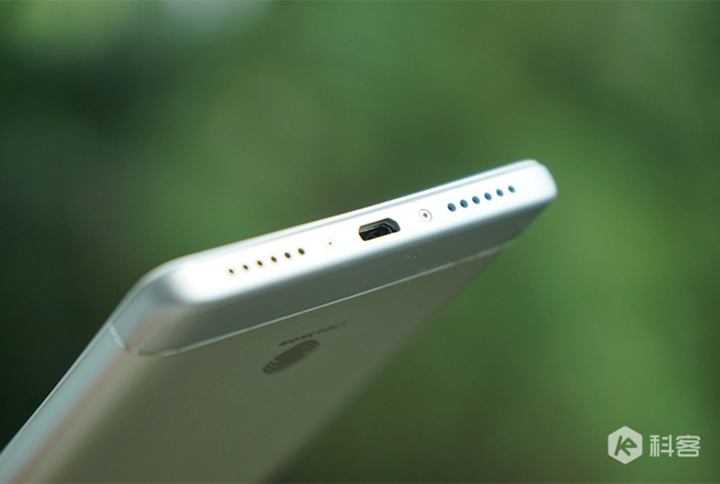 中國移動N2圖賞：運營商手機到底長啥樣