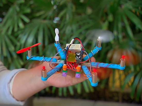 樂高無人機(jī)：一炸就碎但能拼回來繼續(xù)飛
