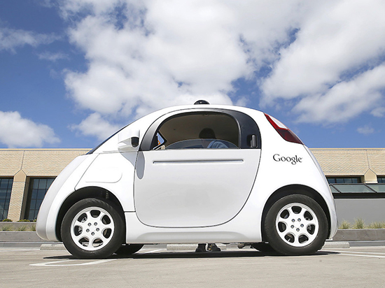谷歌回應無人駕駛車事故：錯在對方