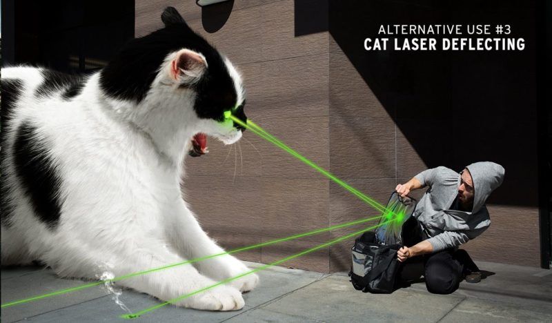 拍照光線不夠？試試這款反光板相機(jī)包吧