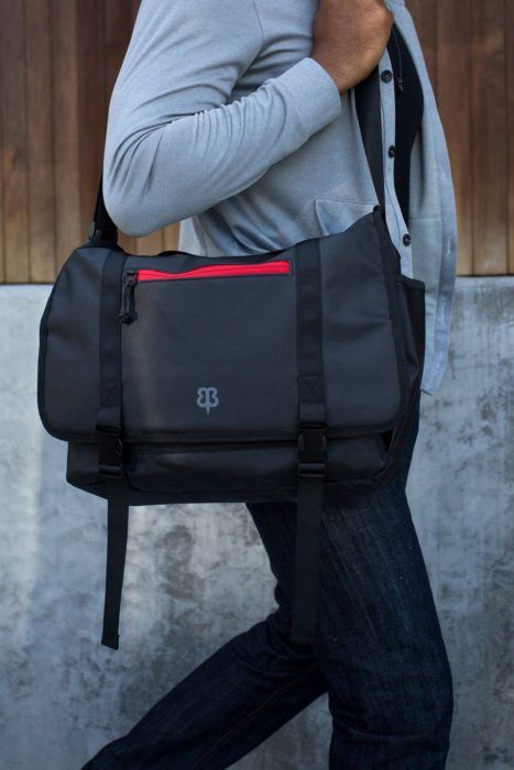 拍照光線不夠？試試這款反光板相機(jī)包吧