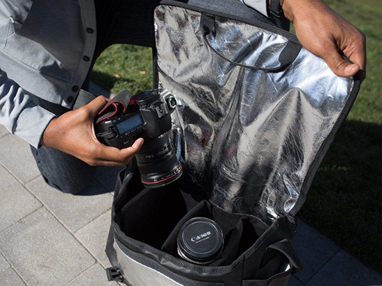 拍照光線不夠？試試這款反光板相機(jī)包吧