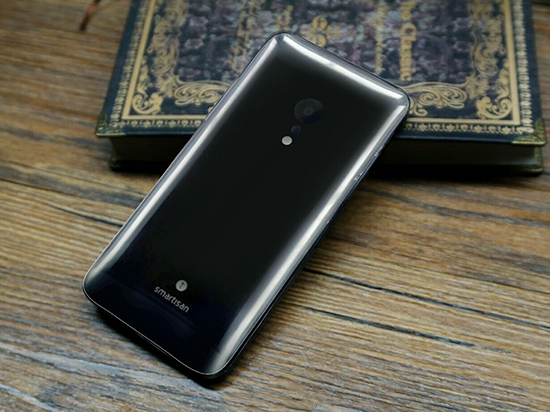 發(fā)布完就開始賣？老羅自爆錘子T3有現(xiàn)貨