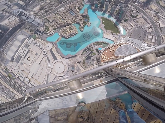 瘋了？從世界第一高樓扔下iPhone 7 Plus