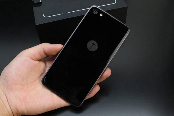 老羅情懷逆戰(zhàn)？錘子T3六大看點(diǎn)前瞻