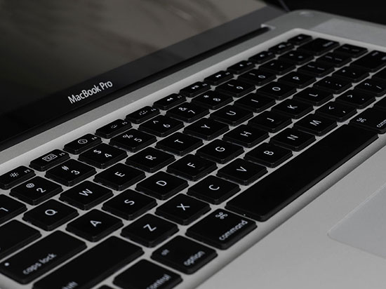 蘋(píng)果新MacBook Pro或?qū)⒎艞墏鹘y(tǒng)USB接口