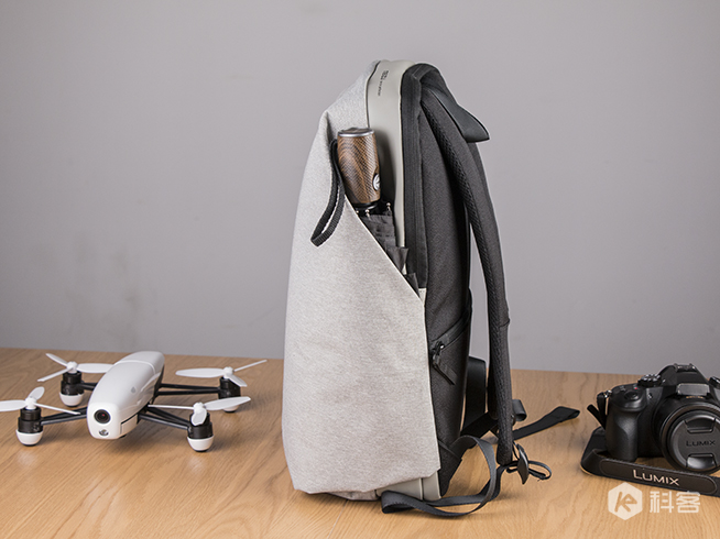 魅族雙肩包試用： 外觀與實(shí)用性的取舍