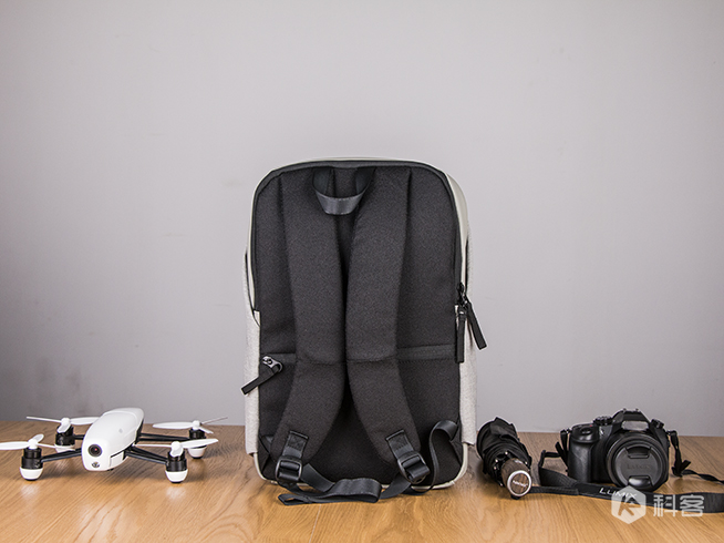 魅族雙肩包試用： 外觀與實(shí)用性的取舍