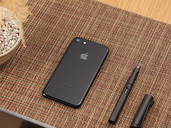 日本零件廠商業績慘淡 這鍋要iPhone 7來背？