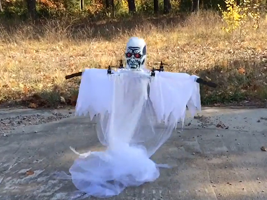 萬圣節(jié)無人機(jī)新玩法：讓幽靈飄來飄去