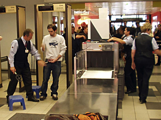 Al安檢神速 更安全還是更危險(xiǎn)？