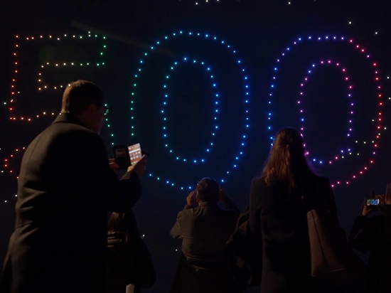 再創(chuàng)吉尼斯紀(jì)錄 英特爾500無人機(jī)上天了