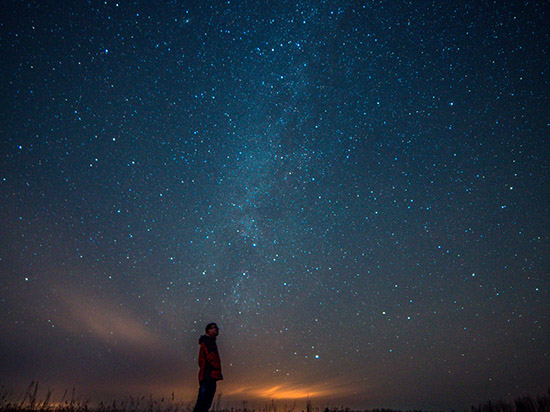 科客晚報(bào)：國(guó)產(chǎn)手機(jī)海外猛！獅子座大型流星雨將上演