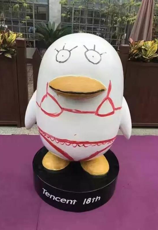 這很騰訊！深圳騰訊大廈驚現(xiàn)70只巨人企鵝