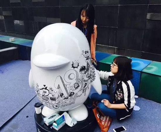 這很騰訊！深圳騰訊大廈驚現(xiàn)70只巨人企鵝