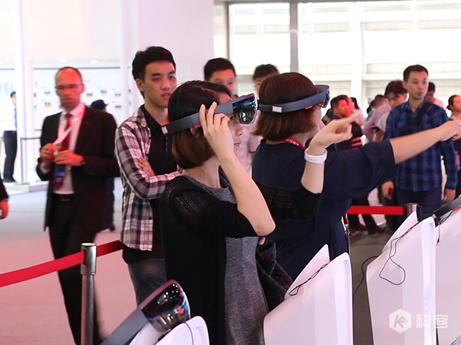 不輸車模！廣州車展搶先體驗各種新科技