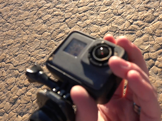 新款MacBook Pro從300米摔落 結果亮了