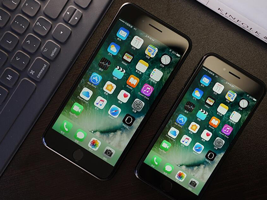 若iPhone回到美國制造，售價或?qū)⑸蠞q100美元