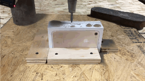 有錢就是任性！老外用工業水鉆暴虐iPhone 7