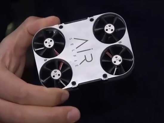 朋友圈自拍神器：能飛翔的手機(jī)殼AirSelfie