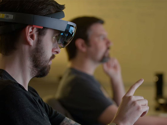 最貴AR眼鏡！微軟HoloLens明年上半年國內開賣