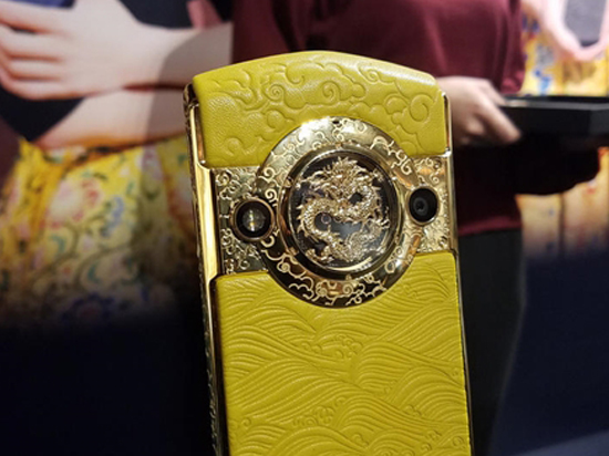 外形與價格是亮點！故宮手機亮相