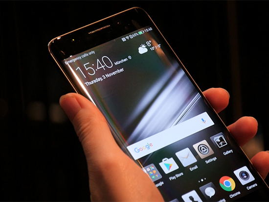 華為P10曝光：或?qū)⒉捎秒p曲屏設計