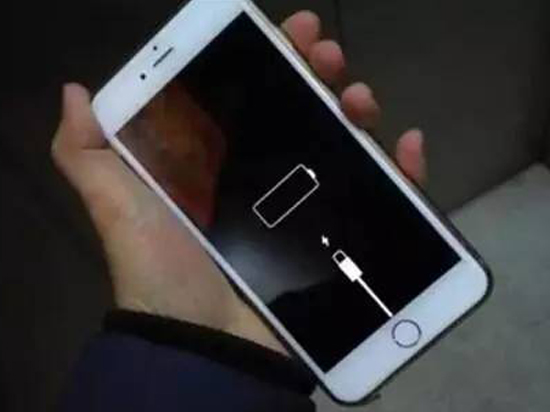 iOS系統(tǒng)這是怎么啦?iPhone再現(xiàn)自動(dòng)關(guān)機(jī)問題